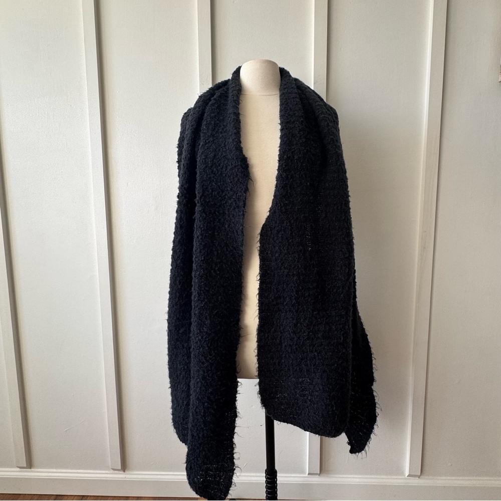 Cozy Black Bouclé Shawl Wrap –‎ One Size